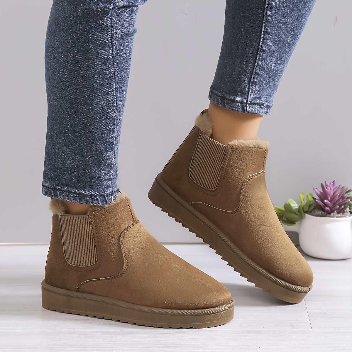 Slip-On Stiefeletten mit dicker Sohle – Lässiger, minimalistischer Stil