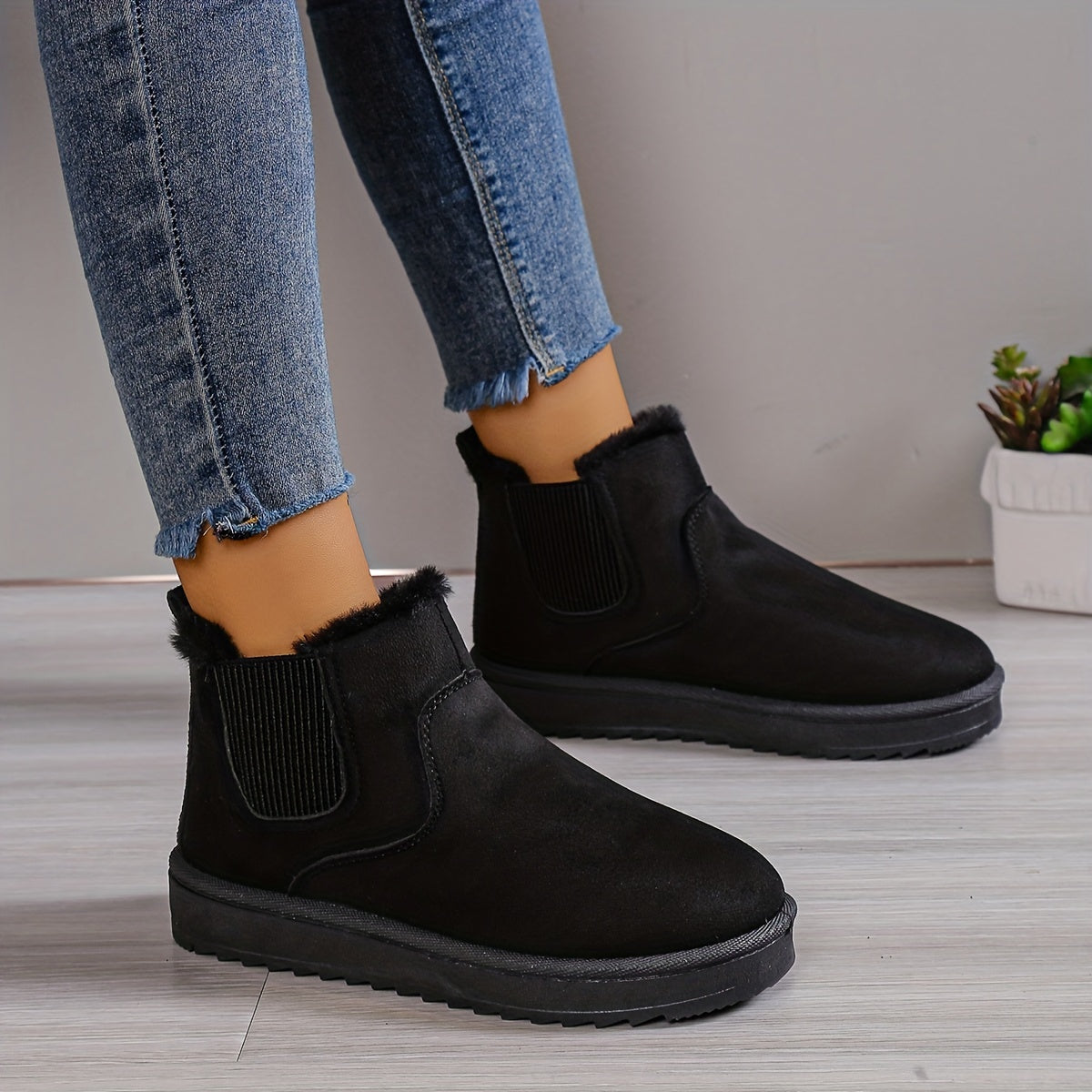 Slip-On Stiefeletten mit dicker Sohle – Lässiger, minimalistischer Stil