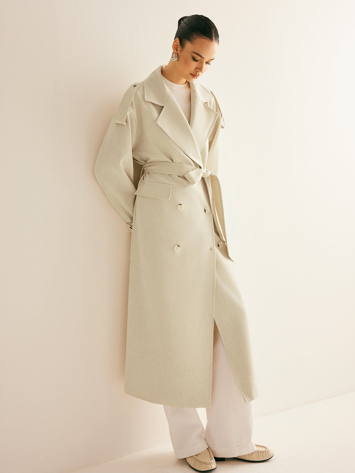 Langer Trenchcoat mit Gürtel – Elegant & Leicht – Stilvoller Look