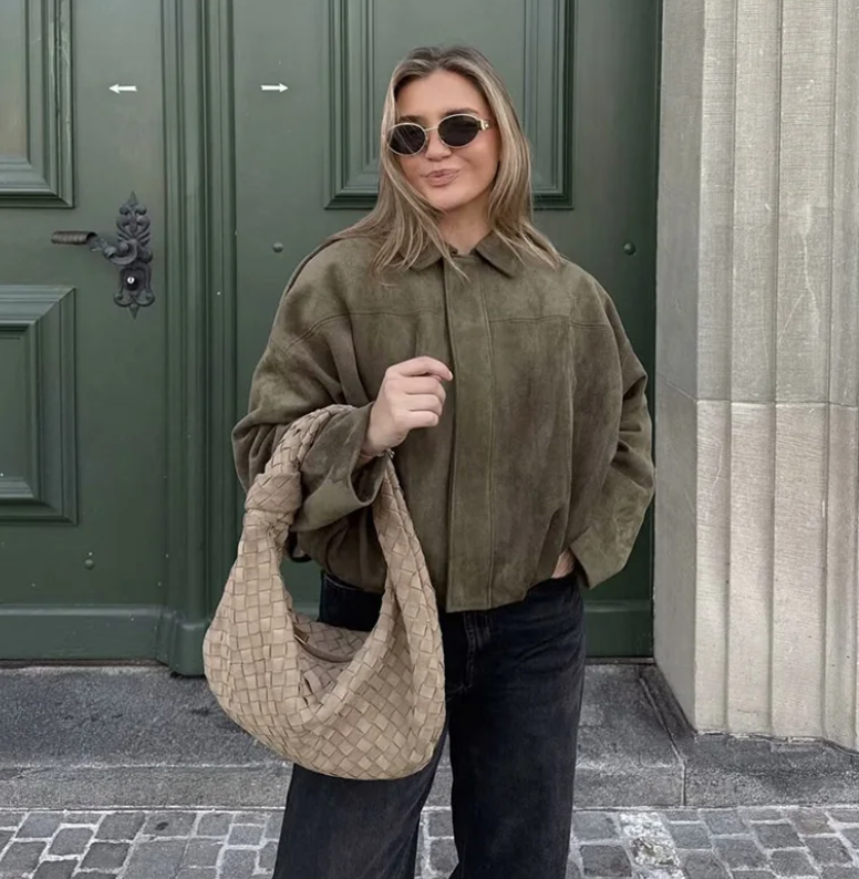 Damenjacke im Oversized-Schnitt aus Wildlederoptik – Lässiger Herbst-/Wintermantel mit Taschen